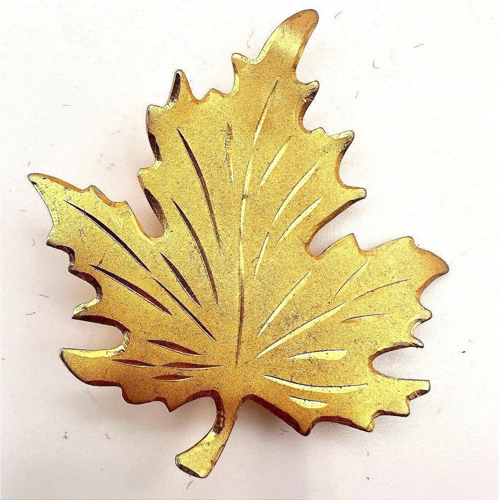 Vintage 90s Gold Tone Textured Maple Leaf Brooch Pin Statement‎ Fashion Jewelry
